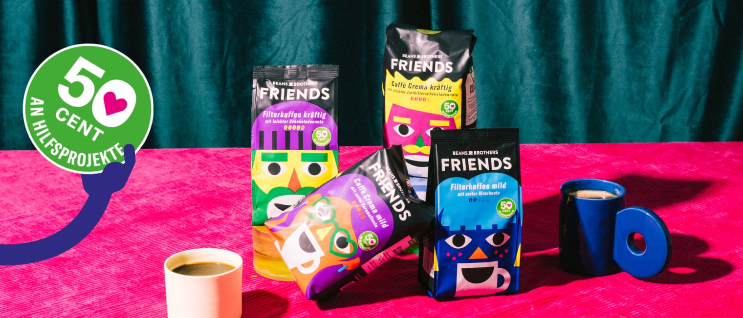 BEANS BROTHERS FRIENDS-Packungen stehen auf einer Samtdecke