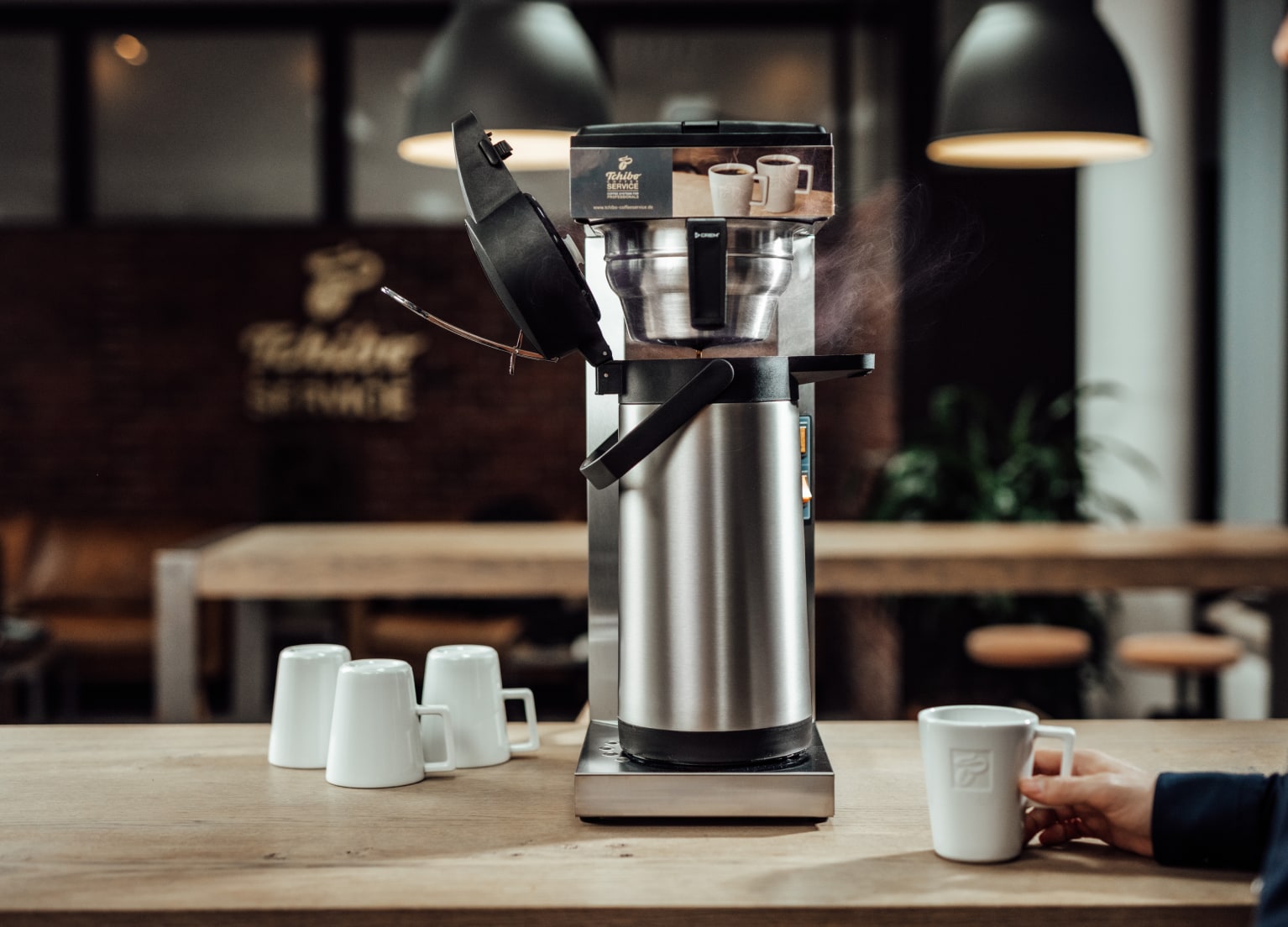 Filterkaffeemaschine Crem Thermo Tchibo Businessline auf einem Tresen
