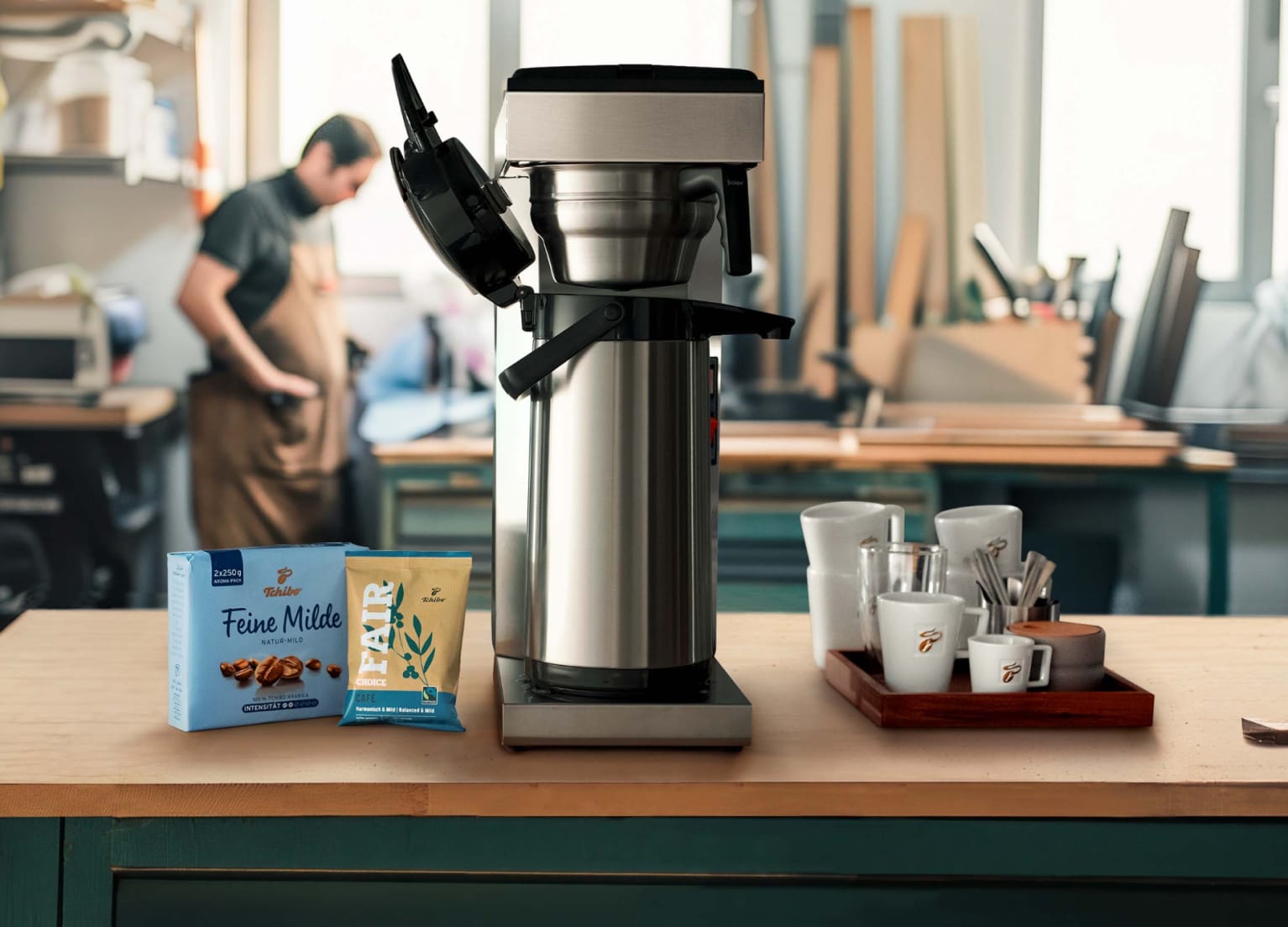 Filterkaffeemaschine in einer Tischlerei