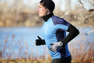 Mann joggt