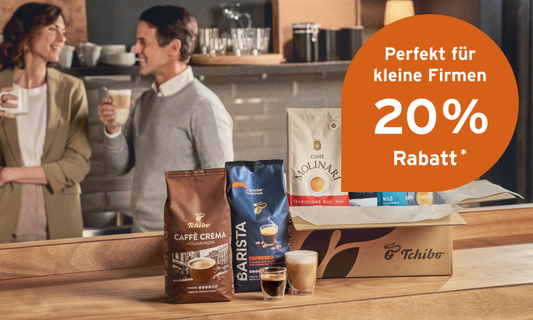 Mann und Frau mit Kaffee in einer Küche