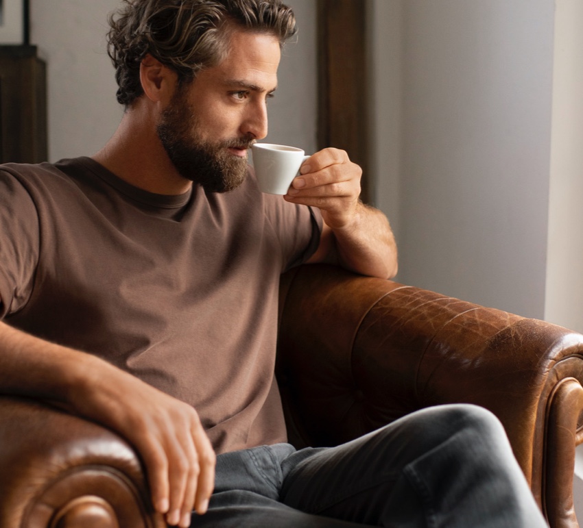 Stimmungsvolles Kaffee-Genussbild, dass die Fairtrade-zertifizierten BARISTA Kaffees vorstellt.