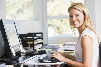 Frau am Computer
