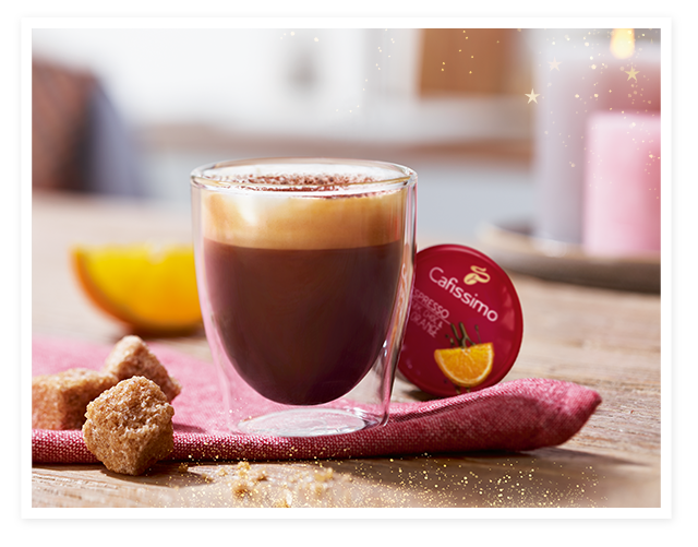 Ein zubereiteter Turkish Orange Coffee im Espresso Glas