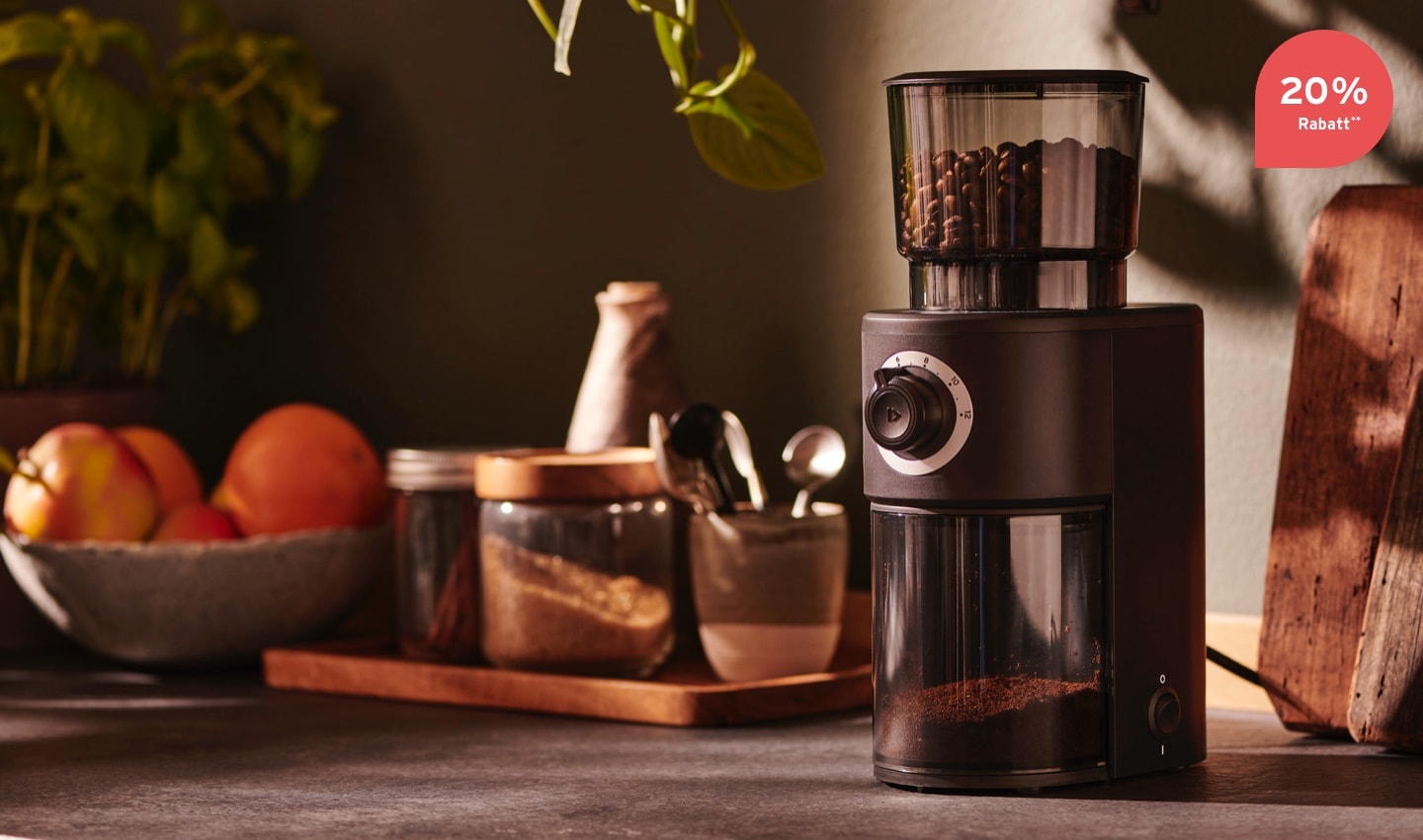 Stimmungsvolles Bild der elektrischen Kaffeemühle, denn frisch gemahlen schmeckt's am besten.