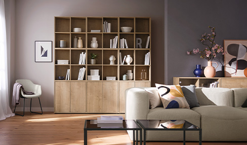 Das richtige Material in ihrem Wohnzimmer. Eine hochwertige Holzkommode im modernen Stil verleiht den richtigen Flair.
