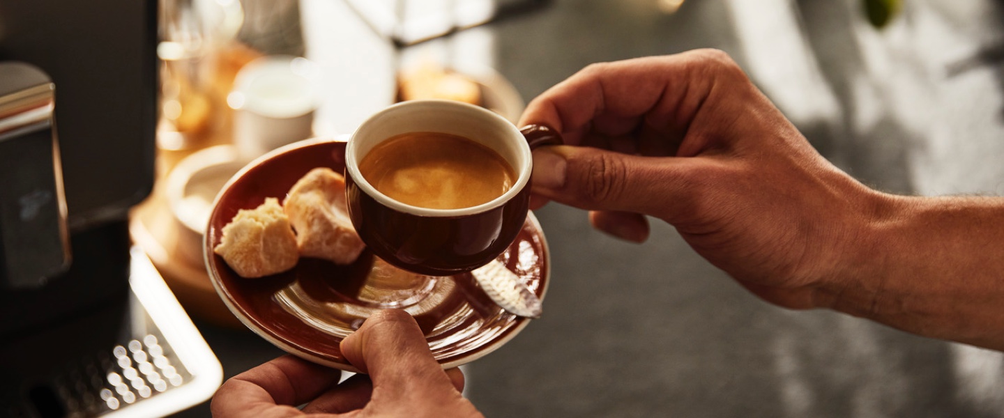 Stimmungsvolles Bild einer Tasse Espresso.