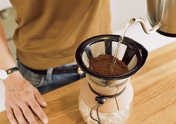 Kaffee aufgießen