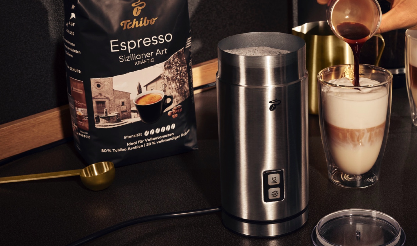 Zubereitung eines Latte Machhiatos