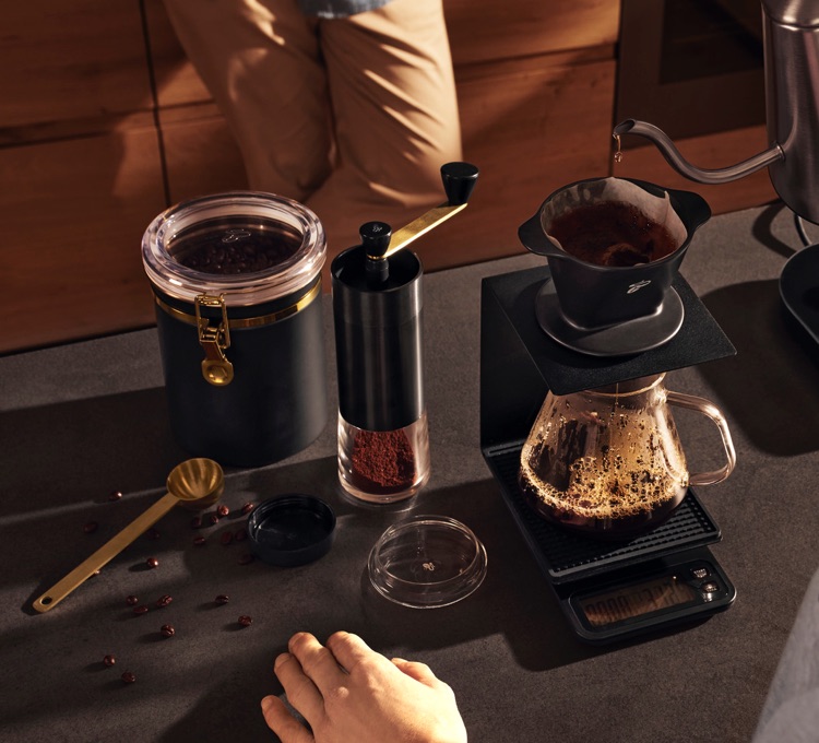 Die Black Edition mit Drip Station, Handfilter & Co.
