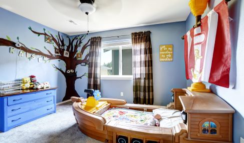 Mit einem Spielbett wird das Kinderzimmer zum Abenteuerspielplatz.