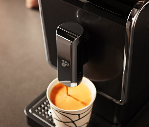 Kaffee-Vollautomat Esperto Caffè im Küchenumfeld