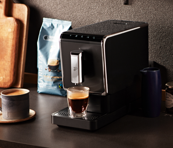 Zubereitung eines Espresso mit dem Esperto Caffè Vollautomaten