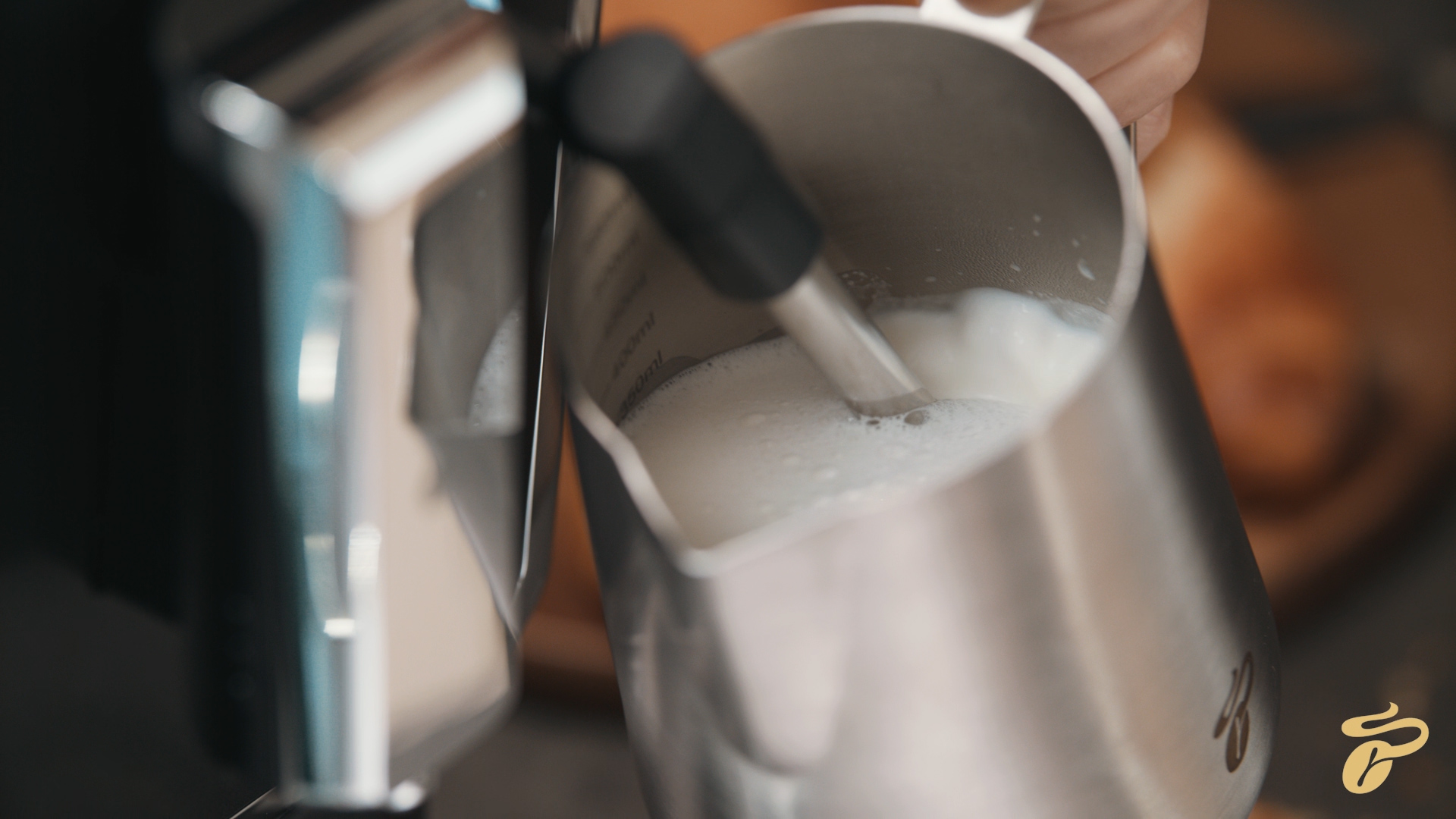 Milch aufschäumen mit dem Esperto Latte