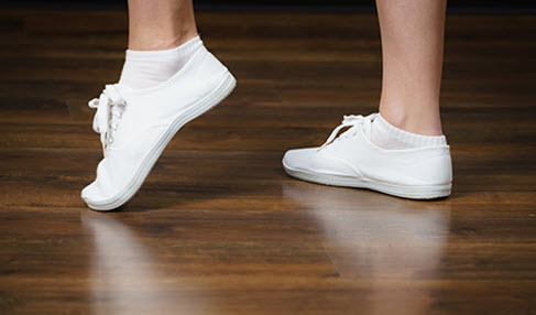 Sneakersocken eignen sich durch ihren kurzen Schnitt gut für sportliche Schuhe.