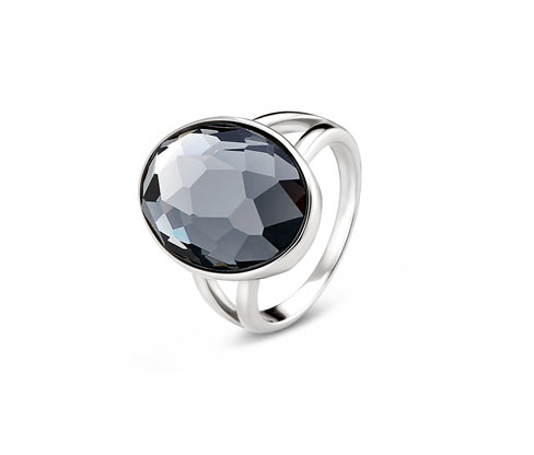 Ring pyntet med en funklende glassten